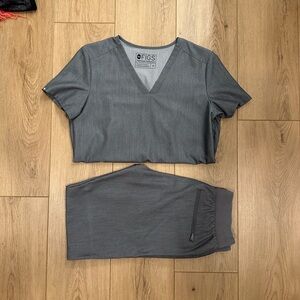 Women’s Figs Scrubs, Size XS top and bottoms, gray.